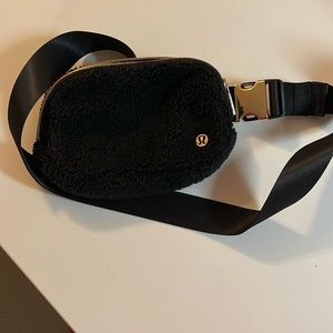 Lulu fleece 1L crossboy, like new